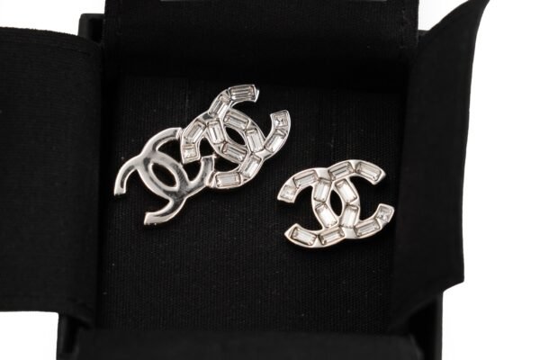 HUO06354 CC Interlock Silver Earrings